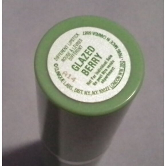 Clinique Different Lipstick Glazed Berry Luminous Berry with a Glossy Sheen - Picture 2 of 2